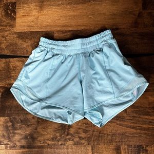 Lululemon Hotty Hots Low-rise 4” (Light baby blue)